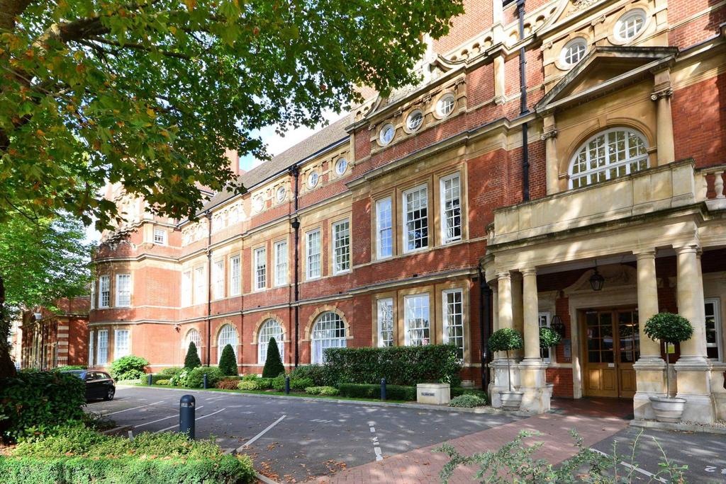 Kingsway Square, Battersea, London, SW11 1 bed flat £698,000