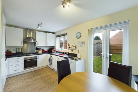 3 bedroom semi-detached house for sale - Sentinel Close, Worcester, Worcestershire, WR2