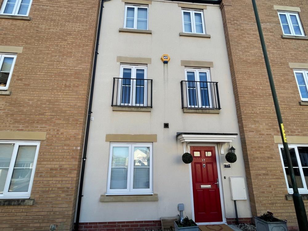 Dixon Close Redditch B97 6AD 4 bed terraced house £1,295 pcm (£299 pw)