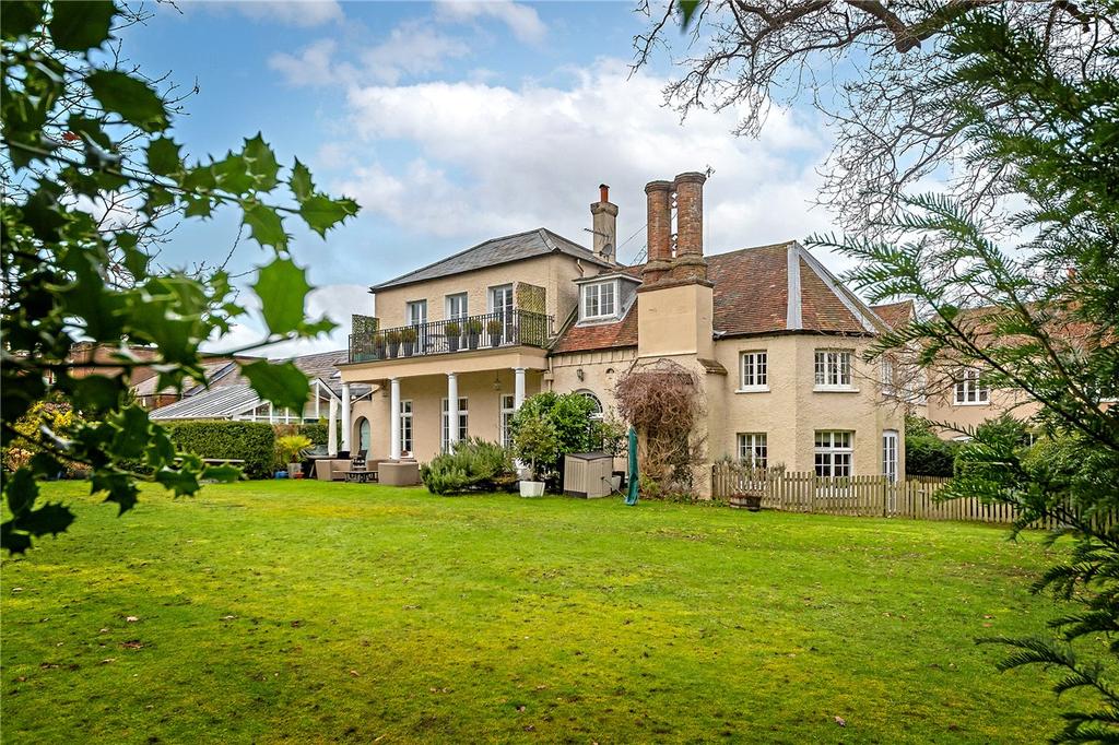 Archive Mews, Kingshill Way, Berkhamsted, Hertfordshire 4 bed semi