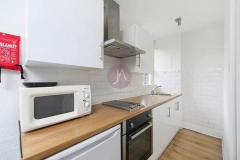 Studio to rent, Parsifal Road, West Hampstead, London, NW6