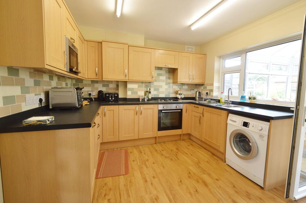 Butterys, SouthendOnSea, SS1 3 bed semidetached house £439,950