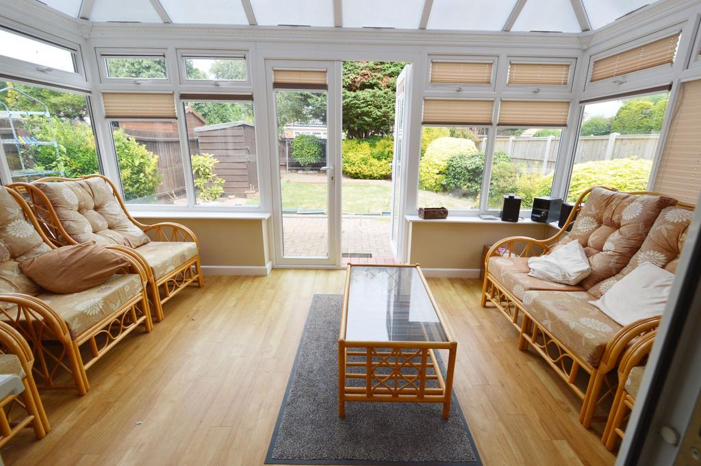 Butterys, SouthendOnSea, SS1 3 bed semidetached house £439,950