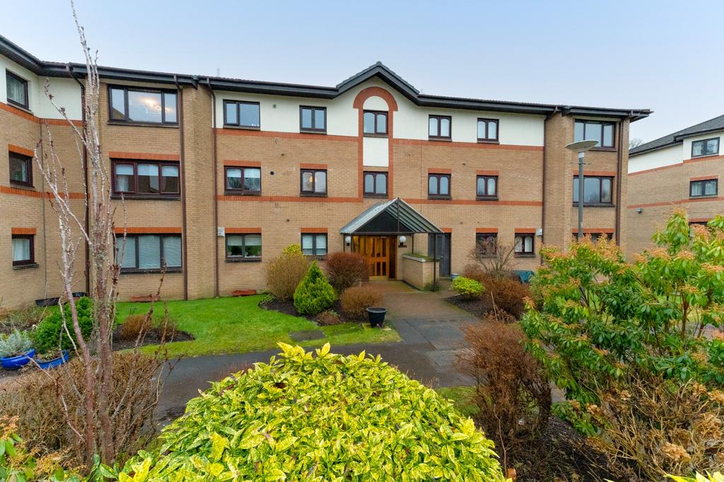 Riverside Park, Netherlee, East... 3 bed flat £195,000