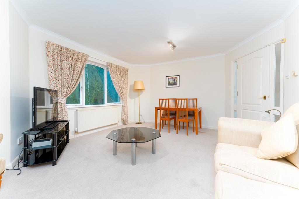 Riverside Park, Netherlee, East... 3 bed flat £195,000