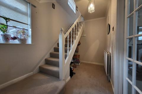 3 bedroom semi-detached house for sale - Lodore Grove, Jarrow, Tyne and Wear, NE32 4AF