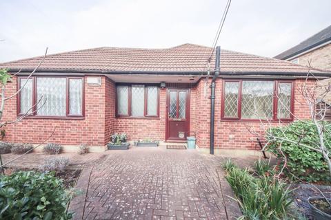 3 bedroom detached bungalow for sale - Ashgrove Road, Ashford, TW15