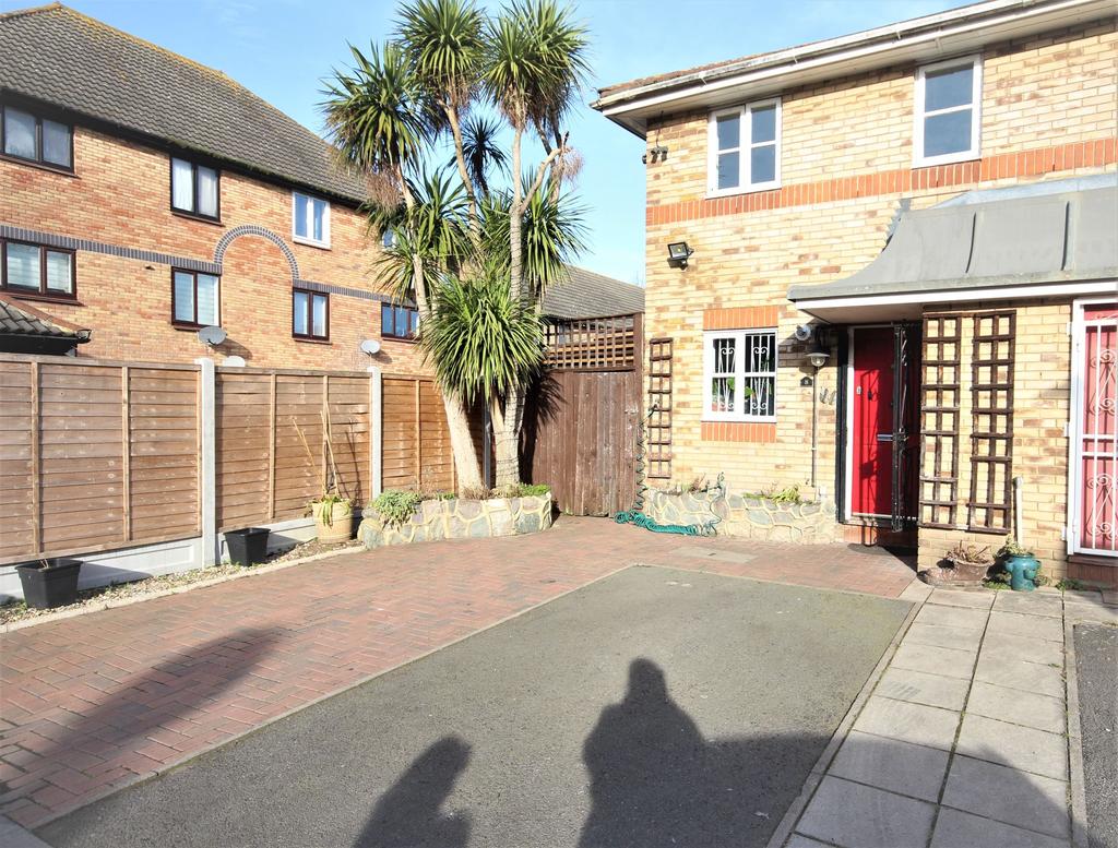 Holyhead Close, London 2 bed terraced house £425,000