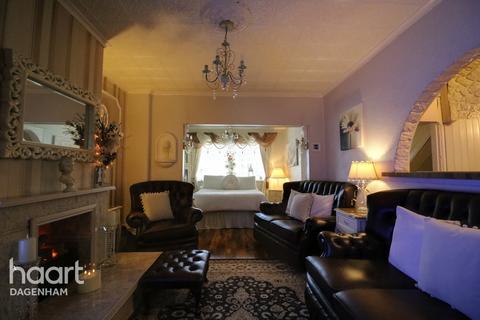 2 bedroom terraced house for sale - Lodge Avenue, Dagenham