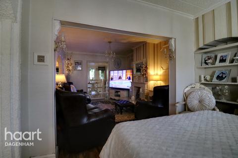 2 bedroom terraced house for sale - Lodge Avenue, Dagenham