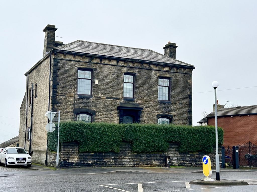 Huddersfield Road Wyke Bradford Bd12 4 Bed Detached House £350 000