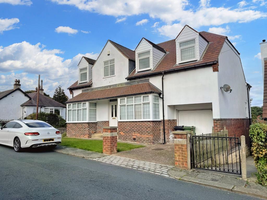 Dingley Road, Huddersfield HD3 5 bed detached house £1,900 pcm (£438 pw)