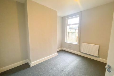 3 bedroom terraced house to rent, Farebrother Street, Grimsby
