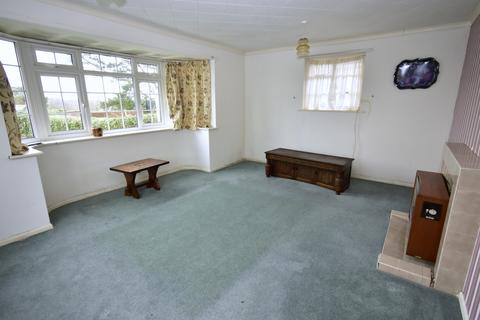 2 bedroom detached bungalow for sale - Hillcrest Road, Corfe Mullen BH21