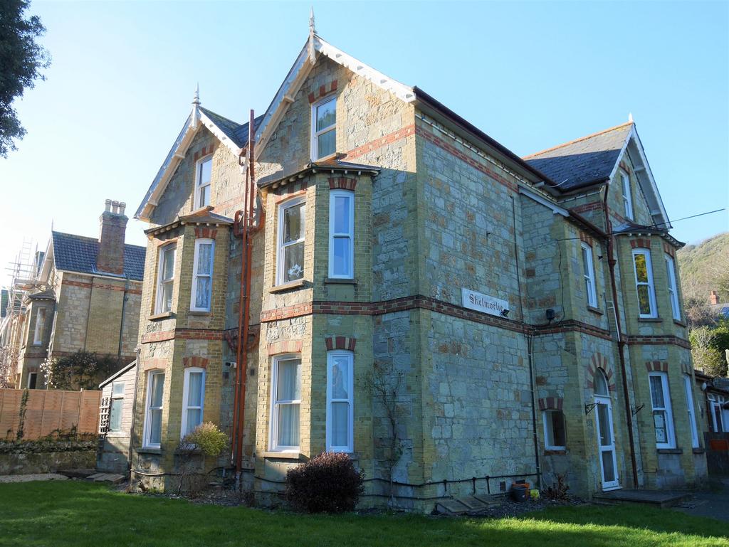 Spring Gardens, Ventnor, Isle Of Wight. PO38 1QX 2 bed flat to rent £