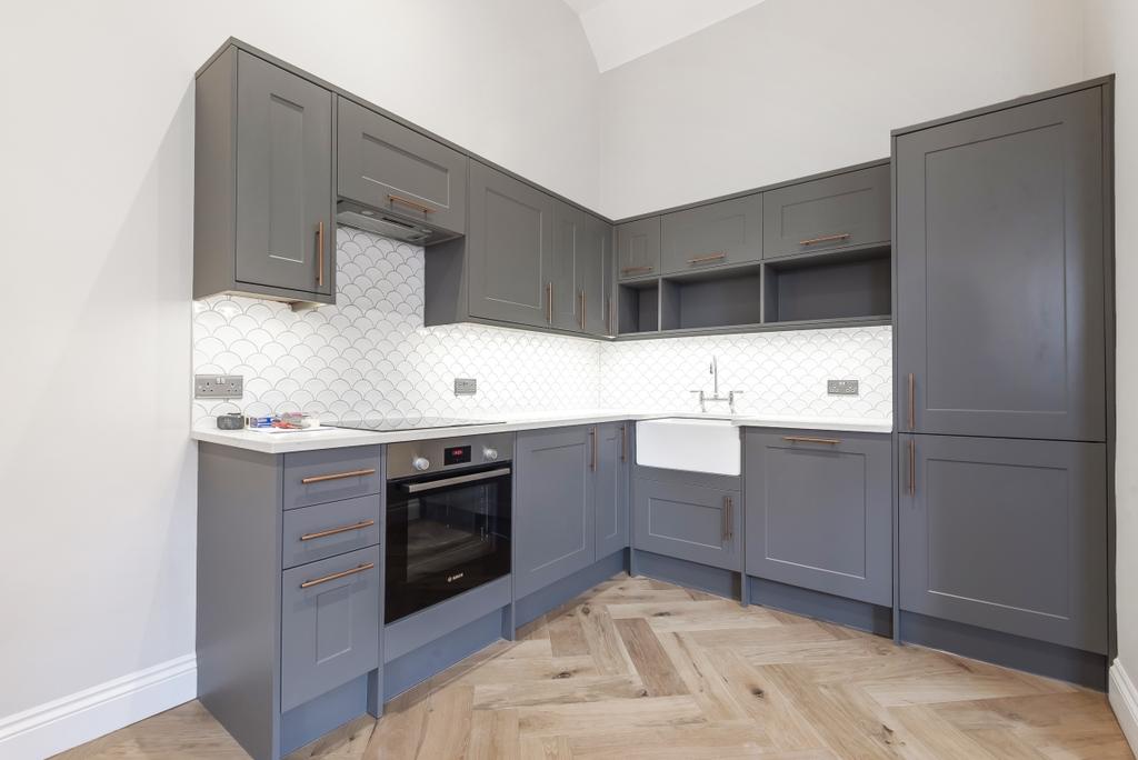Queens Road Wimbledon SW19 1 bed apartment £1,700 pcm (£392 pw)
