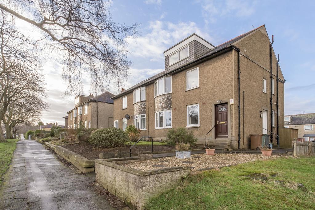 63 Carrick Knowe Avenue, Edinburgh... 2 bed flat £185,000