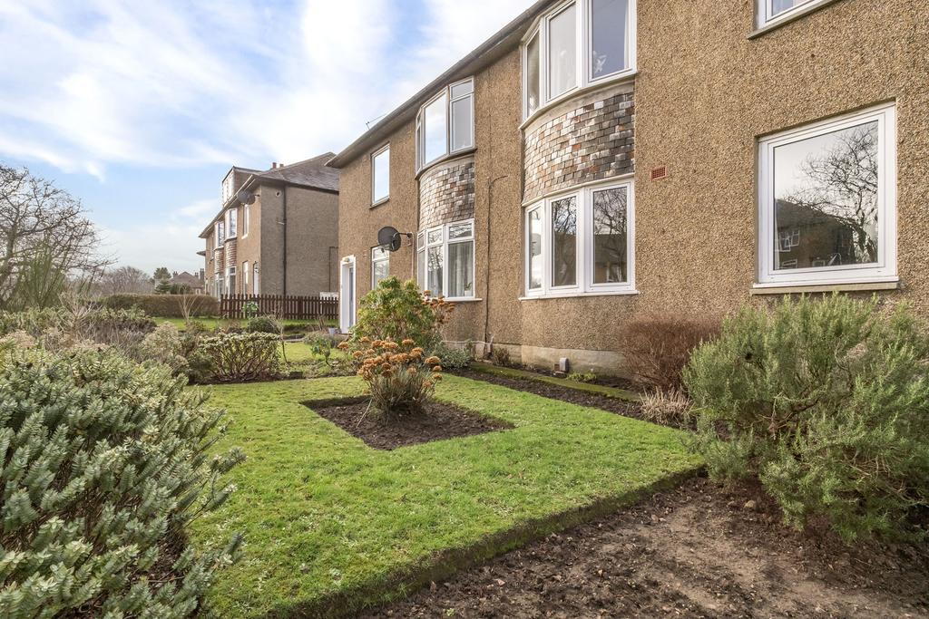 63 Carrick Knowe Avenue, Edinburgh... 2 bed flat £185,000