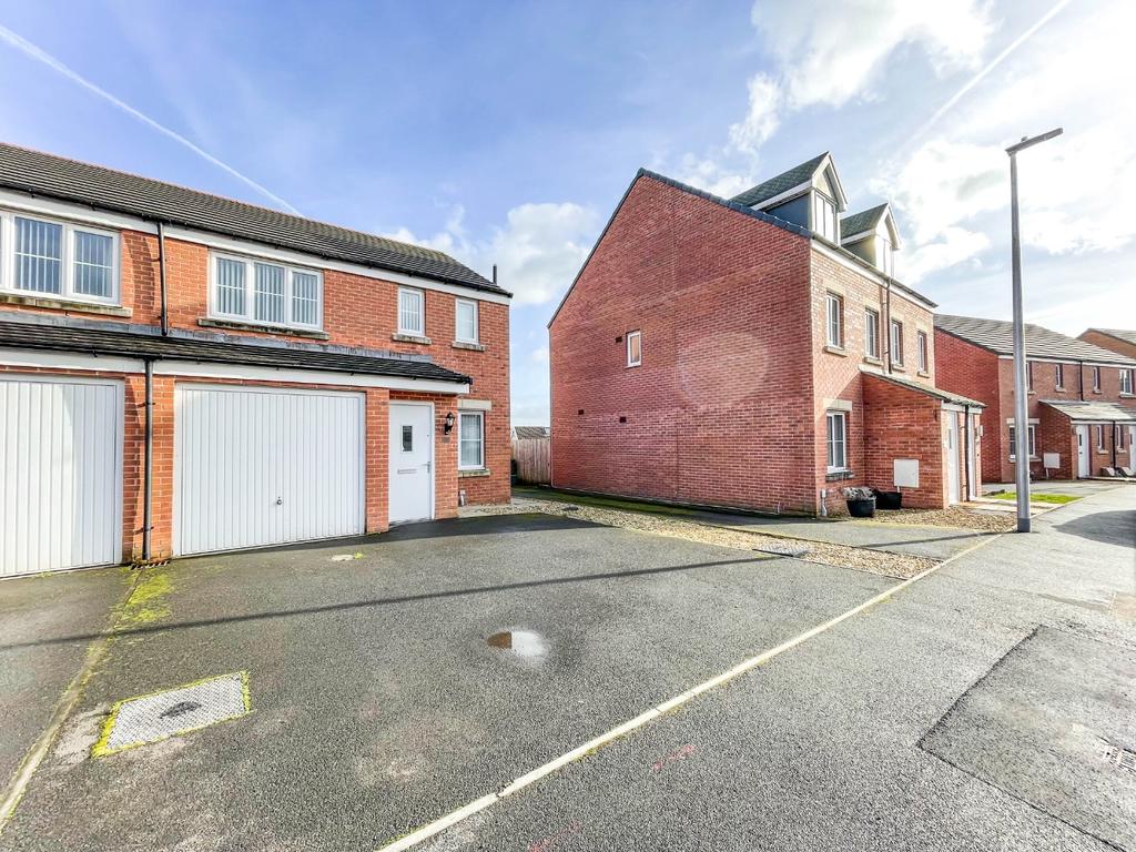 Llwyngwern, Hendy, Pontarddulais... 3 bed semidetached house £190,000