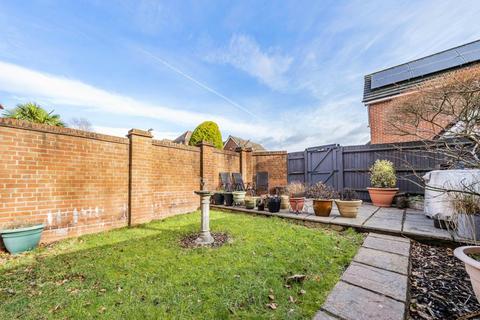 27 Forfield Drive, Beggarwood, Basingstoke, RG22 4FS