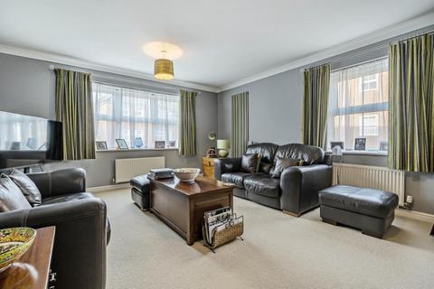 27 Forfield Drive, Beggarwood, Basingstoke, RG22 4FS