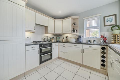 27 Forfield Drive, Beggarwood, Basingstoke, RG22 4FS
