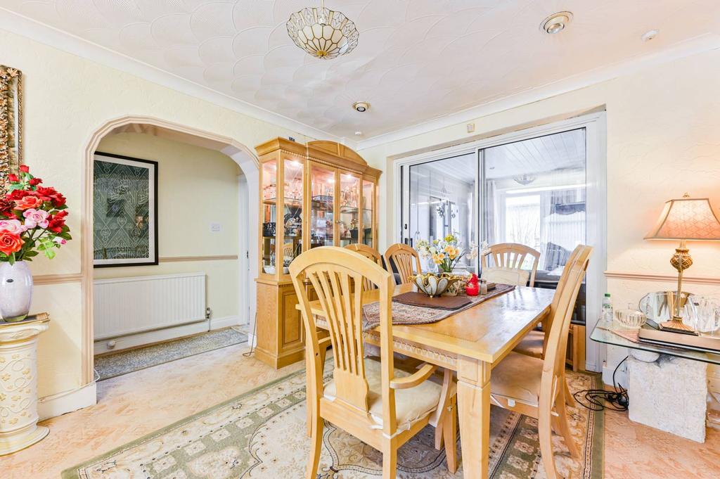 Lyon Park Avenue, Alperton, Wembley, HA0 5 bed semidetached house for