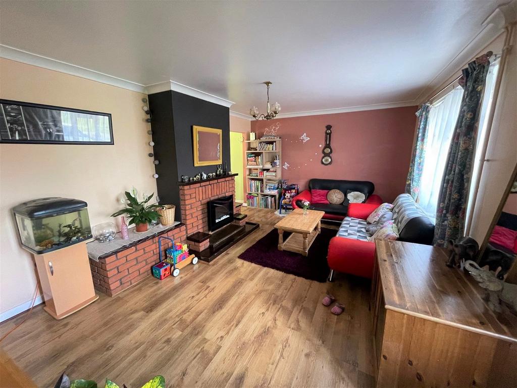 Edinburgh Drive, Wisbech 3 bed terraced house for sale £140,000