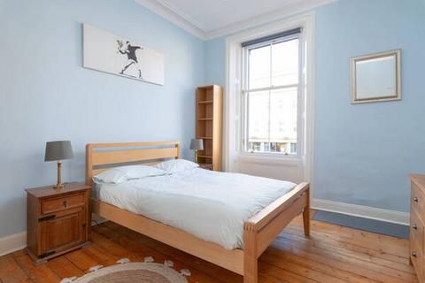 42 Elm Row, Edinburgh, EH7 4AH