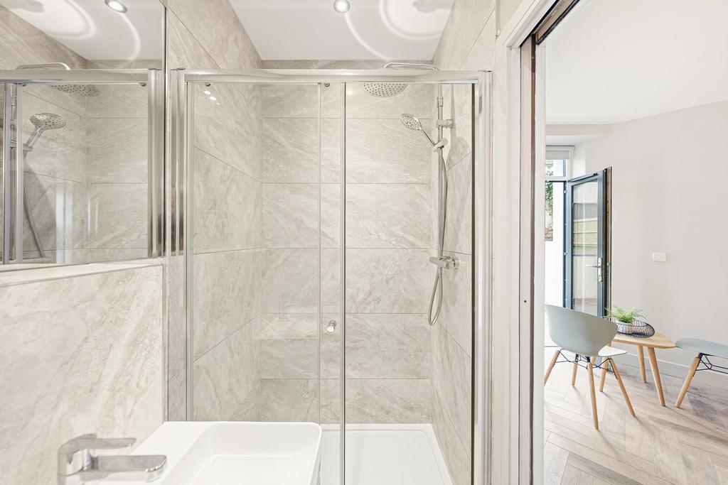 Ensuite ()
