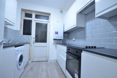 2 bedroom apartment to rent, Brettenham Road, Walthamstow, E17