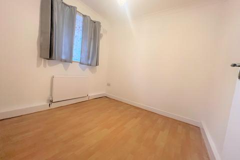 2 bedroom flat to rent - Sundew Avenue, London W12