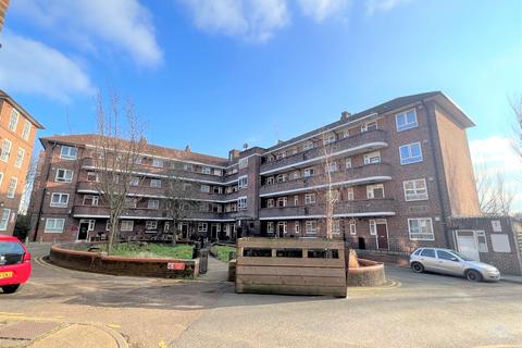 2 bedroom flat to rent, Sundew Avenue, London W12