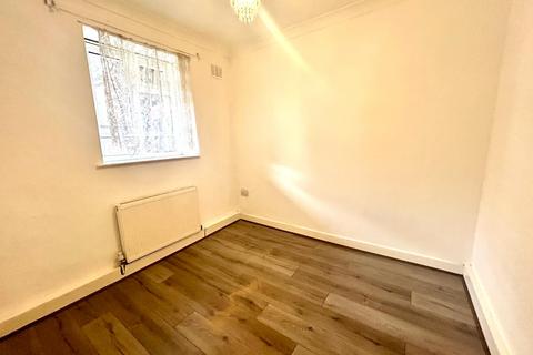 2 bedroom flat to rent, Sundew Avenue, London W12