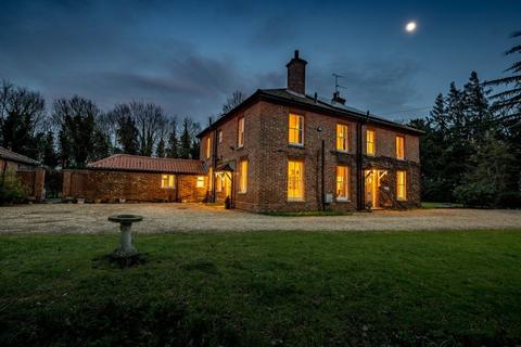 5 bedroom farm house for sale - North Pickenham