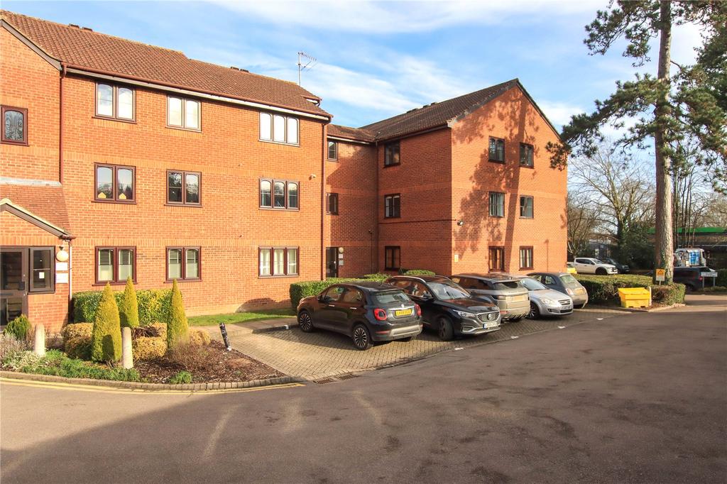 Old Mill Gardens, Berkhamsted, Hertfordshire, HP4 2 bed apartment £
