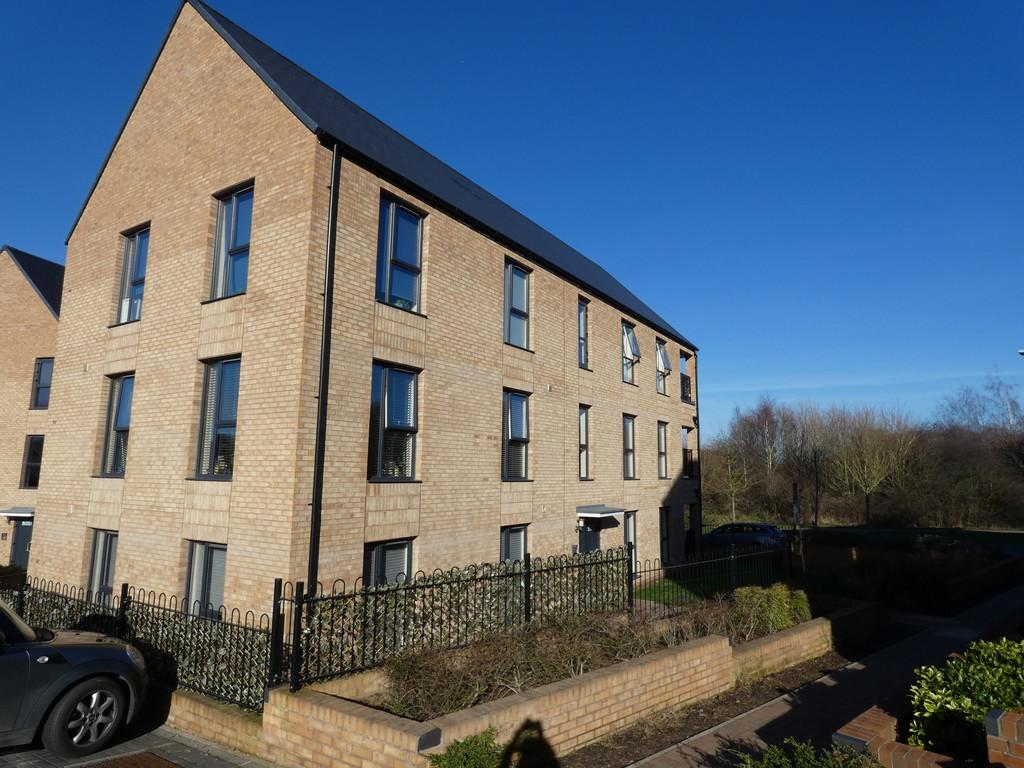 Parkside Crescent, Ketley 2 bed apartment £695 pcm (£160 pw)