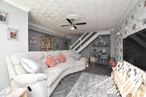 3 bedroom terraced house for sale - Waveney Road, Ipswich IP1 5DG