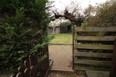 18a Erith Crescent, Romford, RM5 3JJ