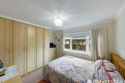 2 bedroom detached bungalow for sale - Park Road, Penwortham