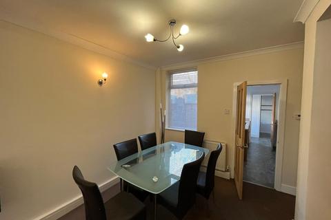 3 bedroom end of terrace house to rent, Amber Street, York