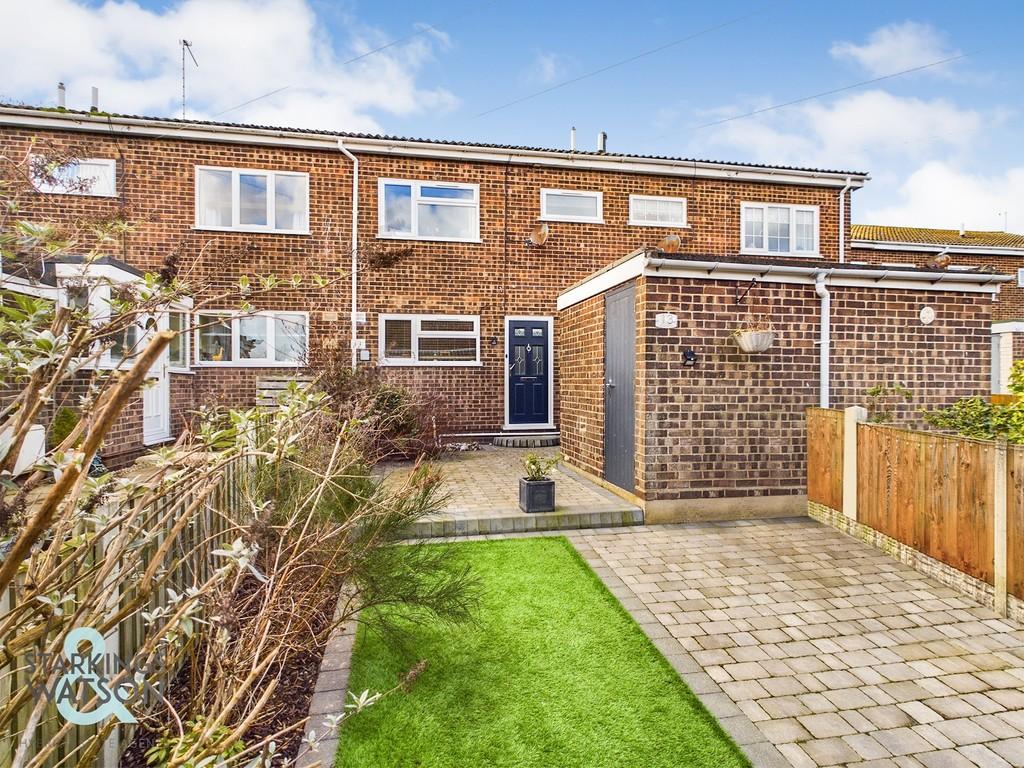 Dodd Close, Caisteronsea, Great Yarmouth 3 bed terraced house for