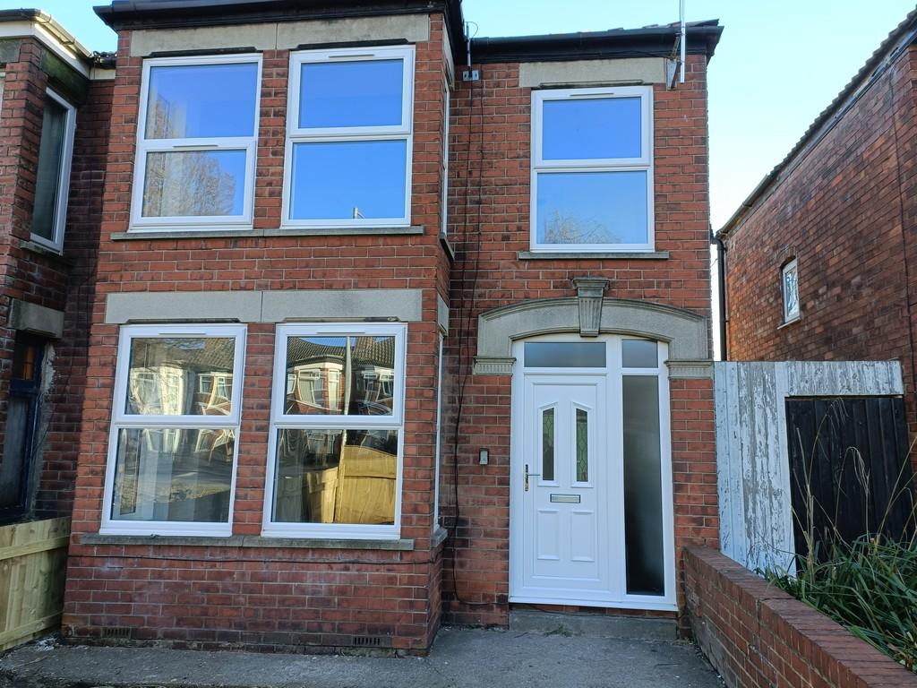 Cranbrook Avenue, Hull 3 bed end of terrace house £725 pcm (£167 pw)