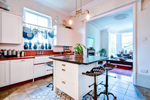 17 Grove Crescent, Kingston Upon Thames, KT1 2DD