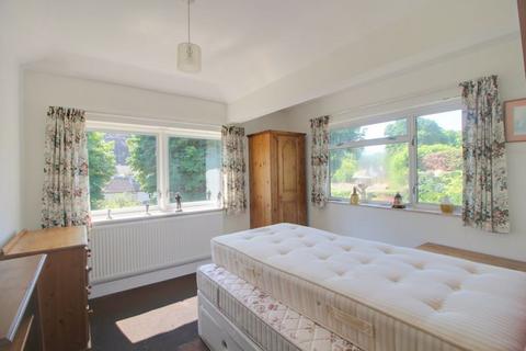 9 Monahan Avenue, Purley, CR8 3BB