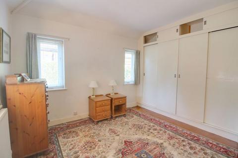 9 Monahan Avenue, Purley, CR8 3BB