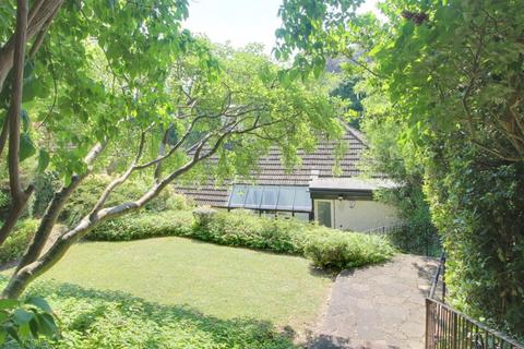 9 Monahan Avenue, Purley, CR8 3BB