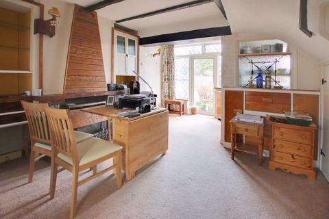 3 bedroom semi-detached house for sale - Queensway, West Wickham