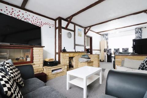 3 bedroom terraced house for sale - Hawkshill Road, Slough