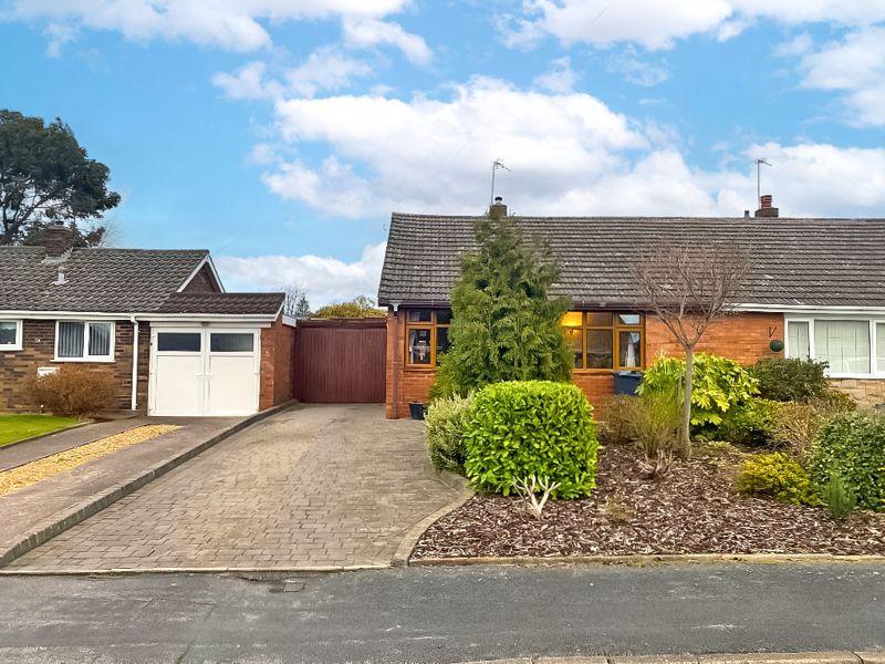 Fenn Rise, Summer Hayes, Willenhall 2 bed semidetached bungalow for